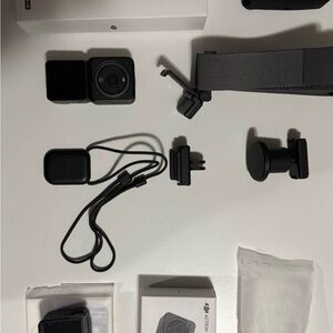 DJI Action 2 Dual Screen 128GB + Spare Power Module for even more film time